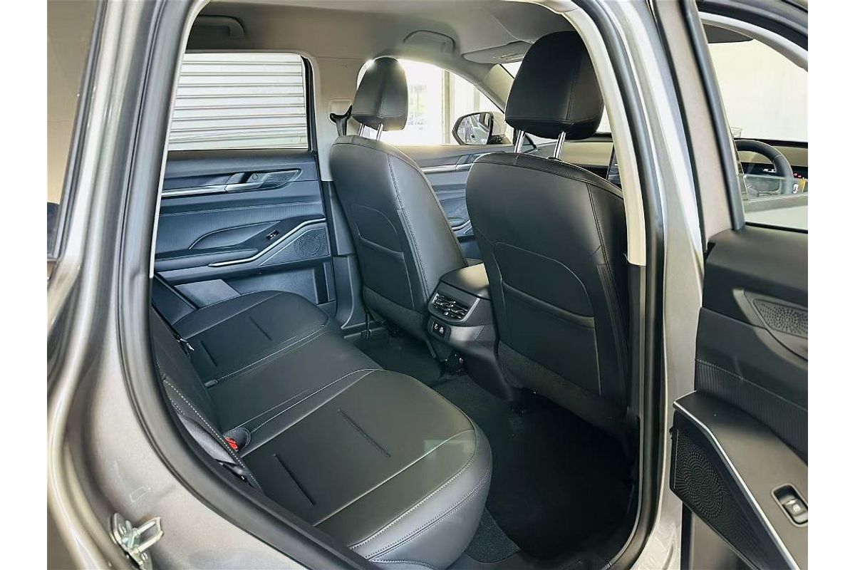H6 Facelift Lux Auto 4X2