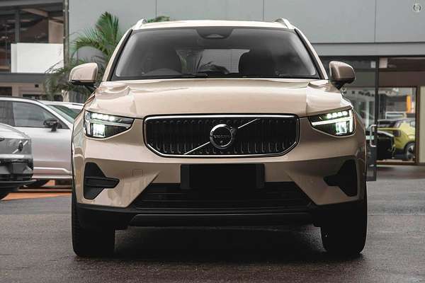 2025 Volvo XC40 Plus B4