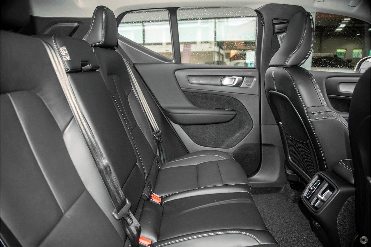 2025 Volvo XC40 Plus B4