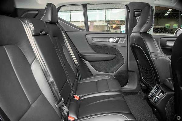2025 Volvo XC40 Plus B4