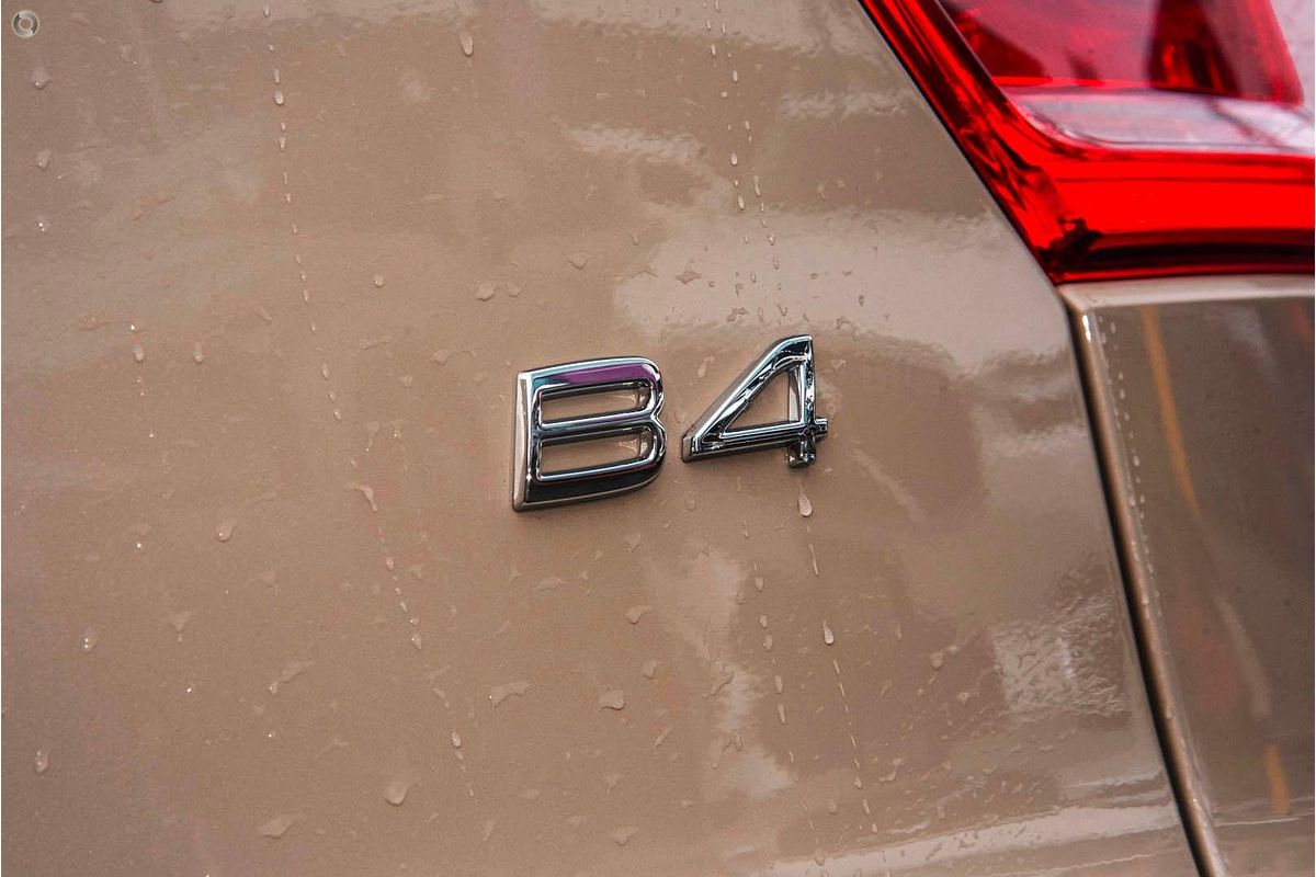 2025 Volvo XC40 Plus B4