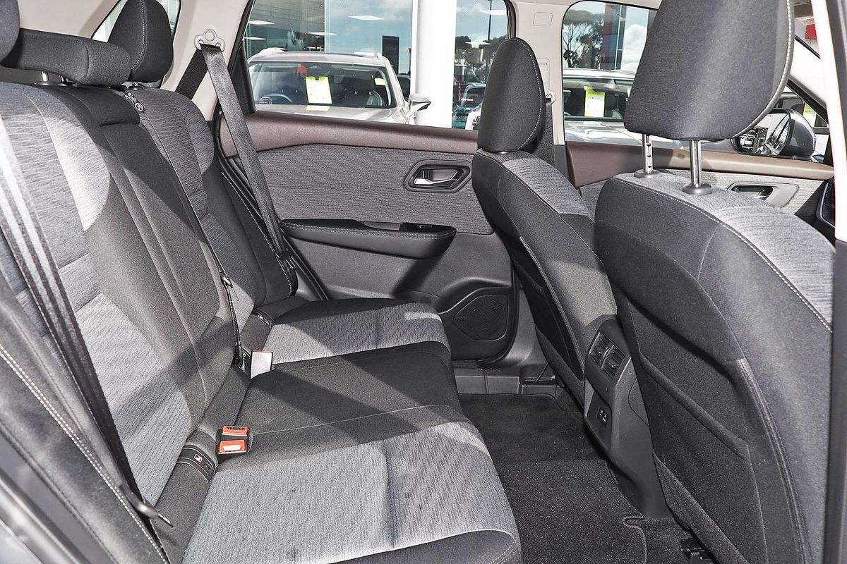 2024 Nissan X-TRAIL ST T33