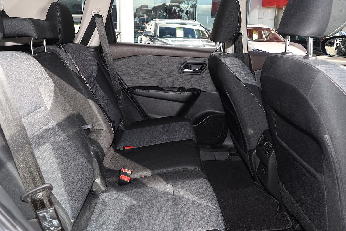 2025 Nissan X-TRAIL ST T33