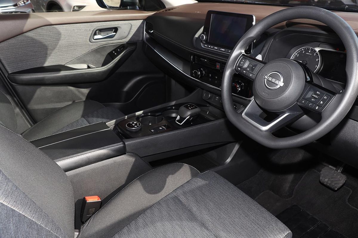 2025 Nissan X-TRAIL ST T33