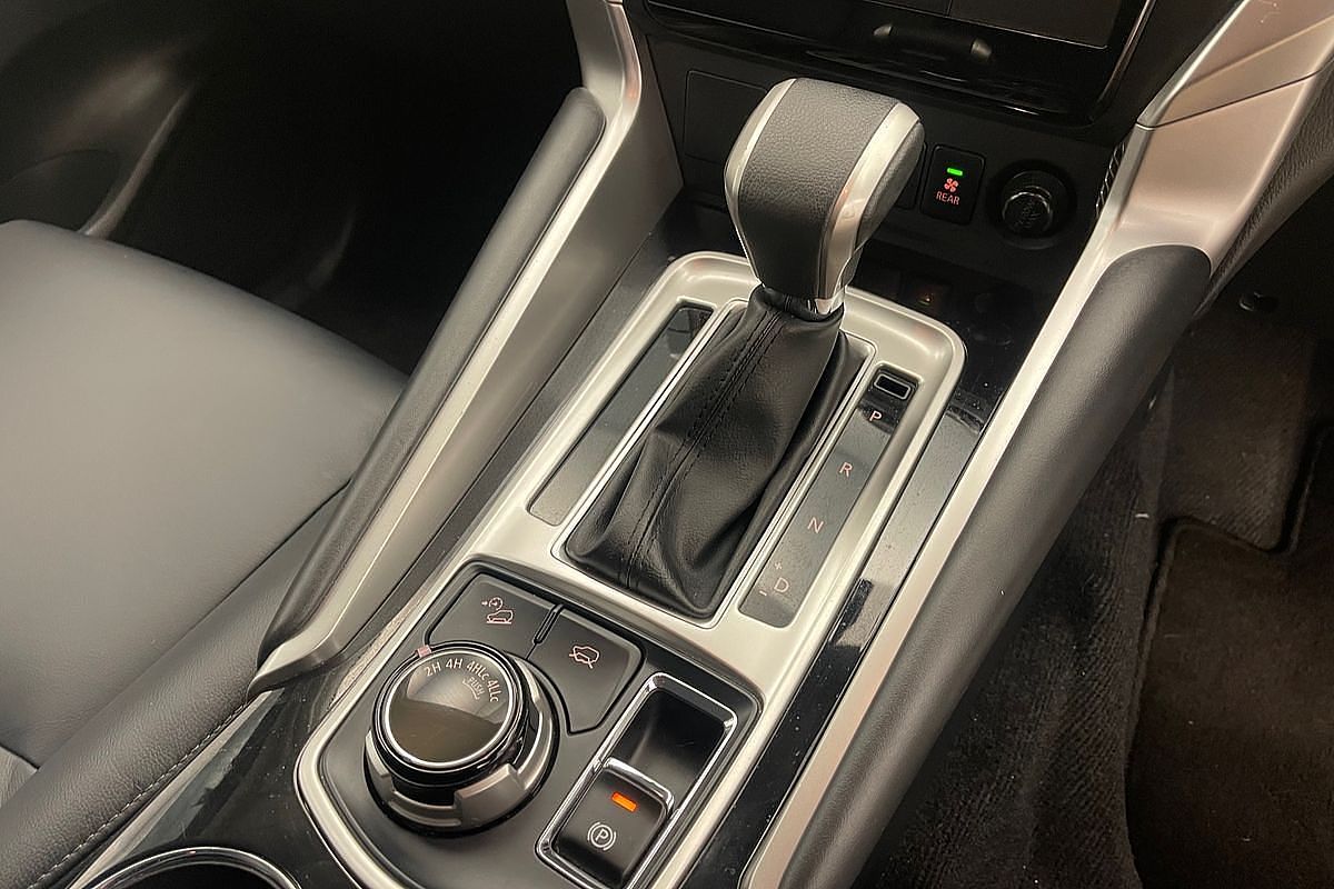 2019 Mitsubishi Pajero Sport Black Edition QE