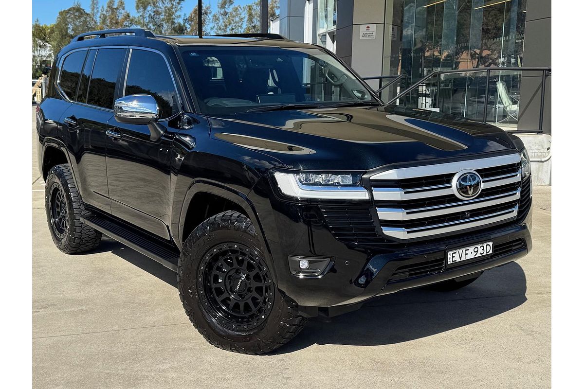 2022 Toyota Landcruiser Sahara FJA300R