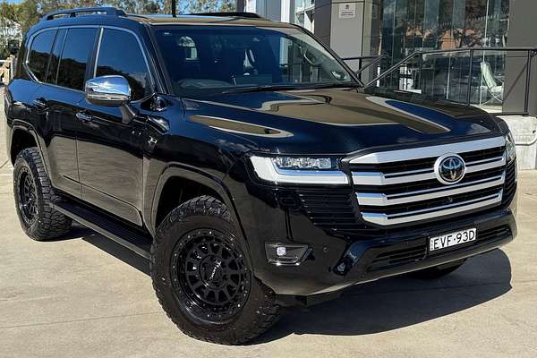 2022 Toyota Landcruiser Sahara FJA300R