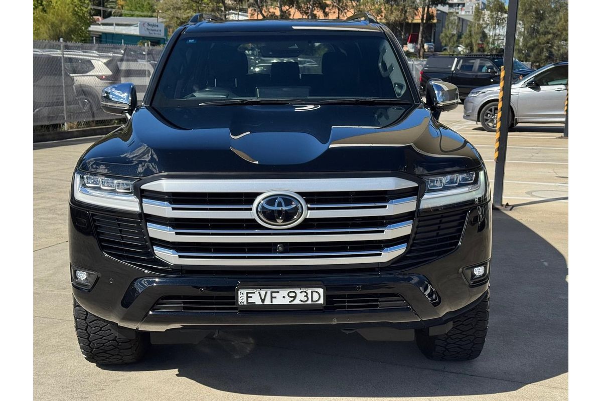 2022 Toyota Landcruiser Sahara FJA300R