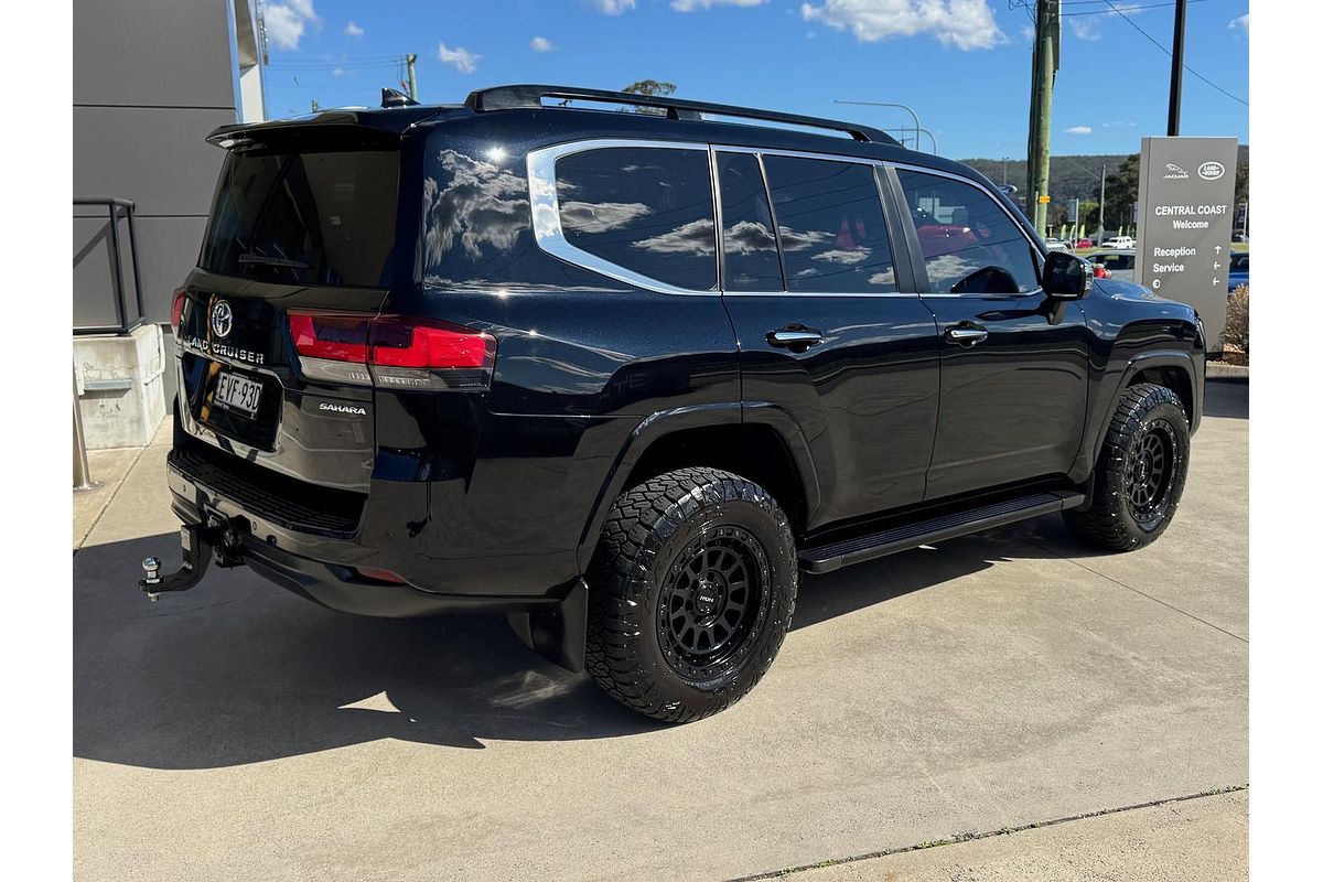 2022 Toyota Landcruiser Sahara FJA300R
