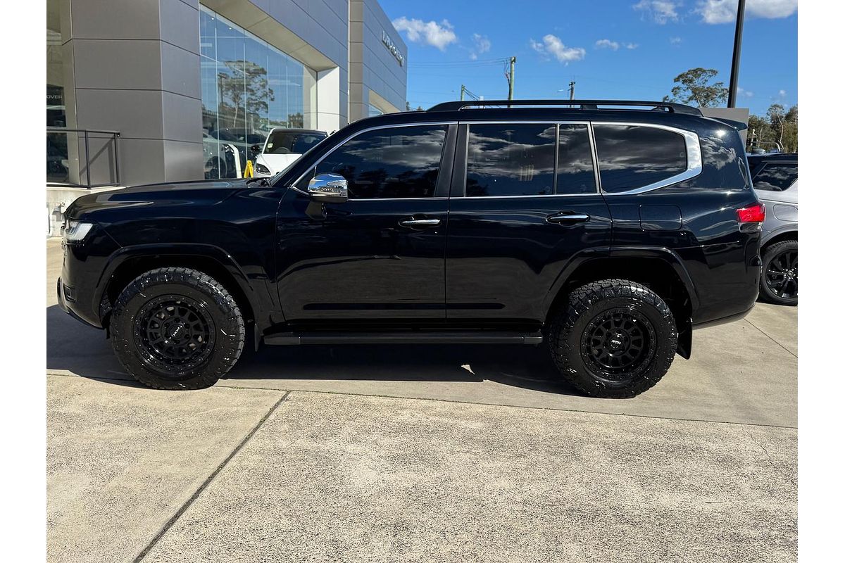 2022 Toyota Landcruiser Sahara FJA300R