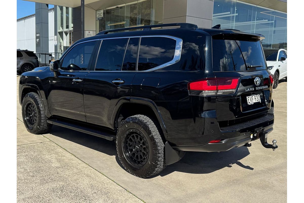 2022 Toyota Landcruiser Sahara FJA300R