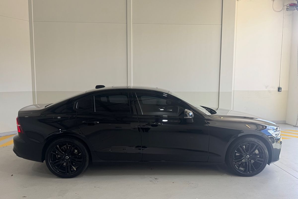 2024 Volvo S60 Recharge T8 Black Edition