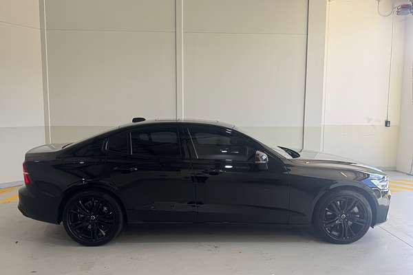 2024 Volvo S60 Recharge T8 Black Edition