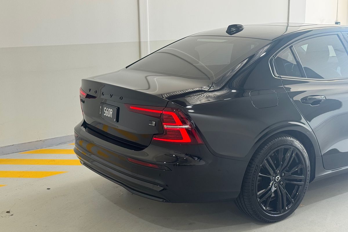 2024 Volvo S60 Recharge T8 Black Edition