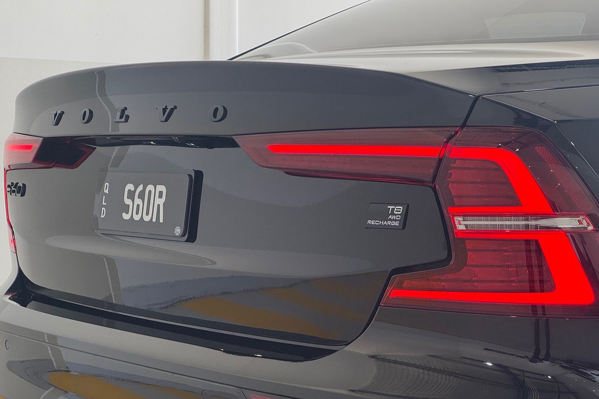 2024 Volvo S60 Recharge T8 Black Edition