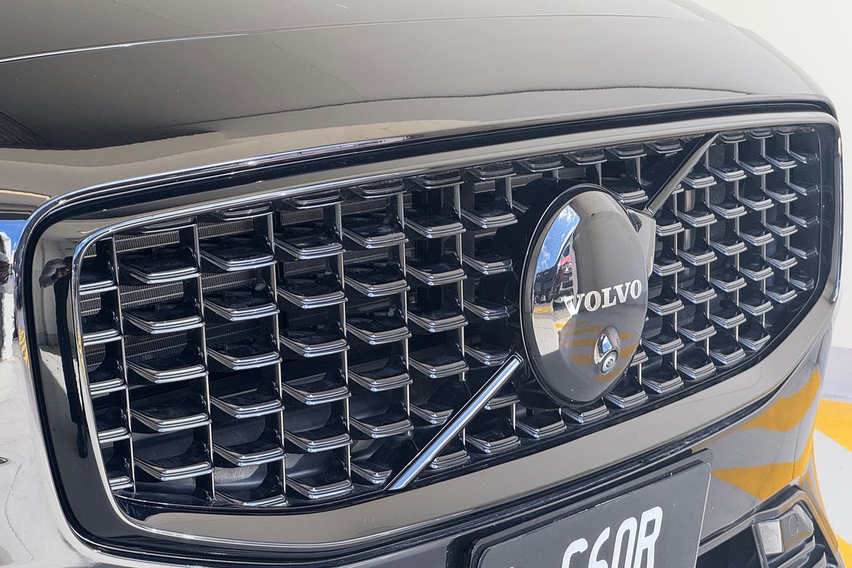 2024 Volvo S60 Recharge T8 Black Edition