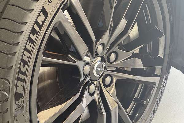 2024 Volvo S60 Recharge T8 Black Edition