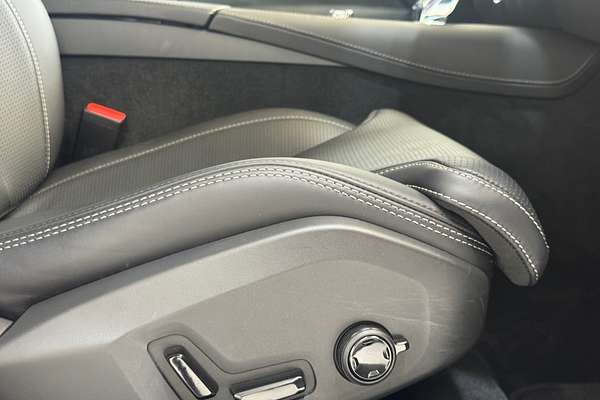 2024 Volvo S60 Recharge T8 Black Edition