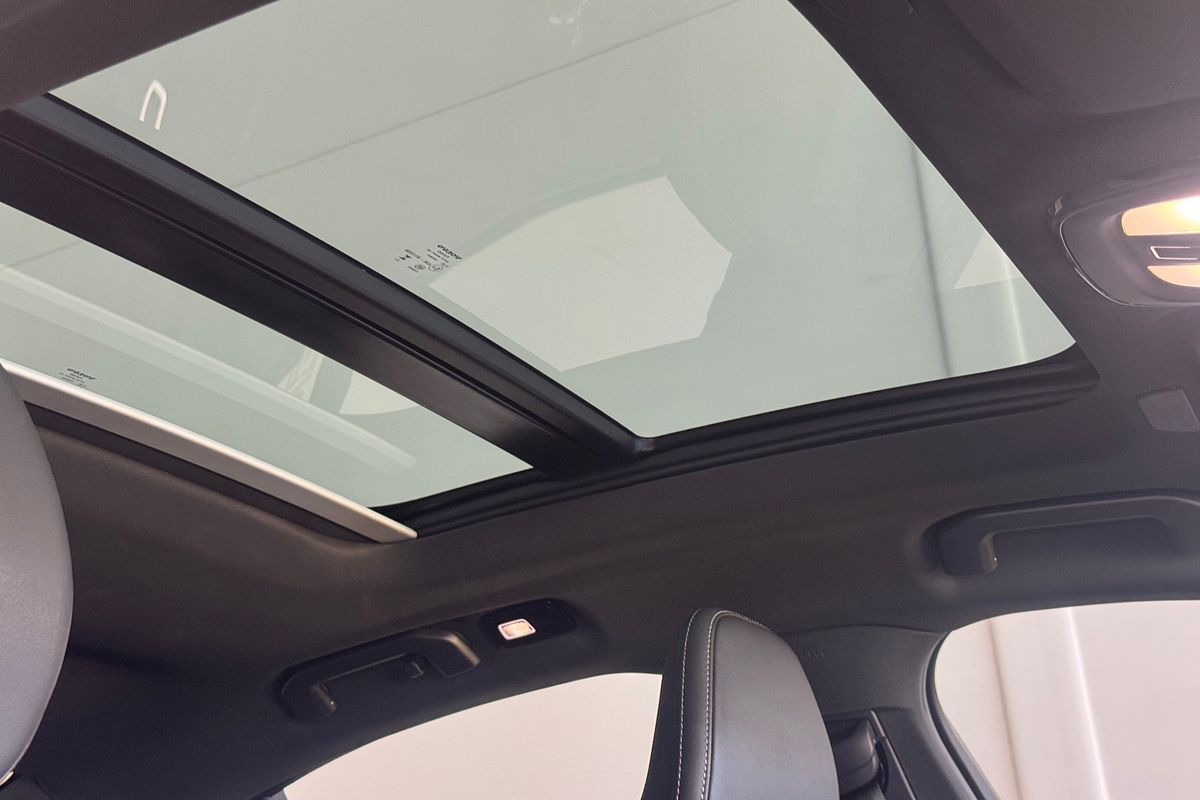 2024 Volvo S60 Recharge T8 Black Edition