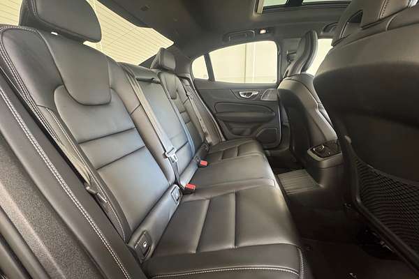 2024 Volvo S60 Recharge T8 Black Edition