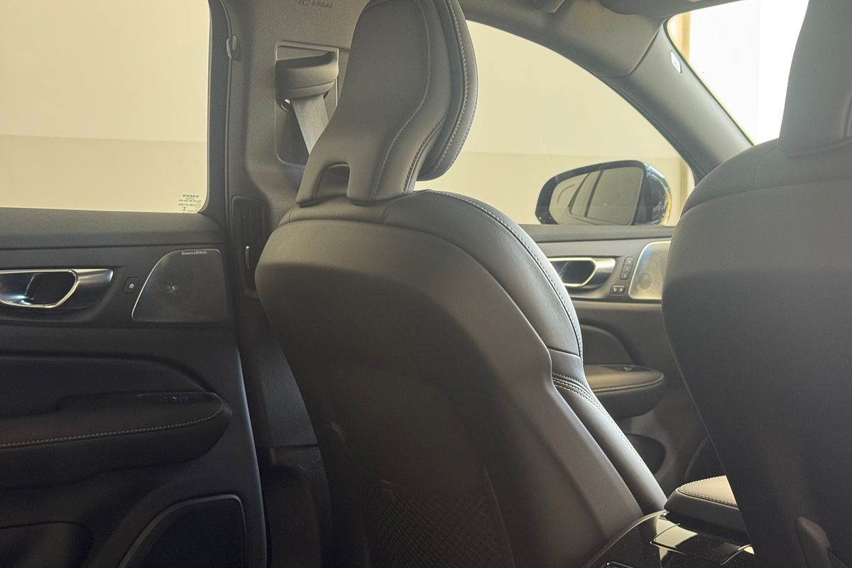 2024 Volvo S60 Recharge T8 Black Edition