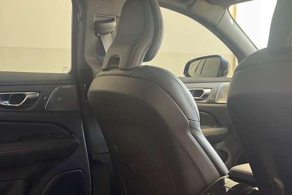 2024 Volvo S60 Recharge T8 Black Edition