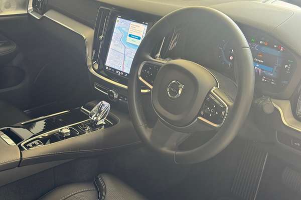 2024 Volvo S60 Recharge T8 Black Edition