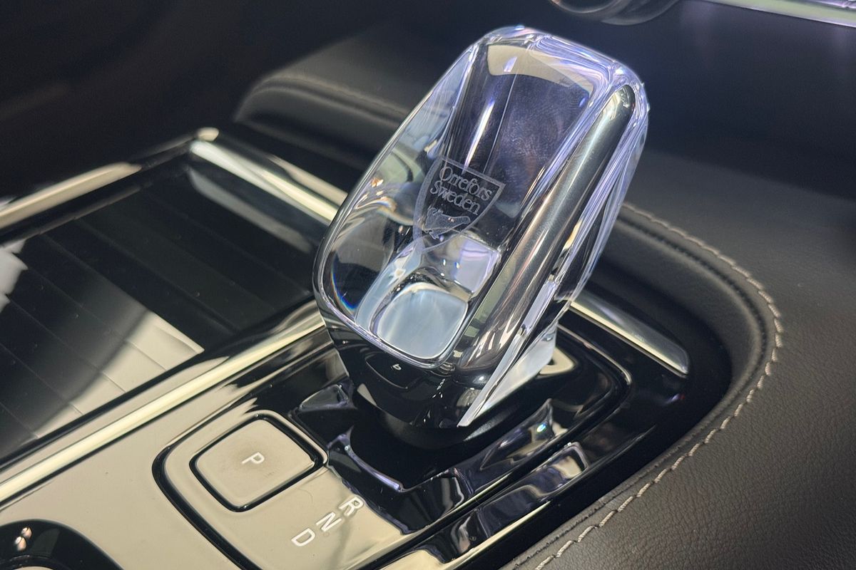 2024 Volvo S60 Recharge T8 Black Edition