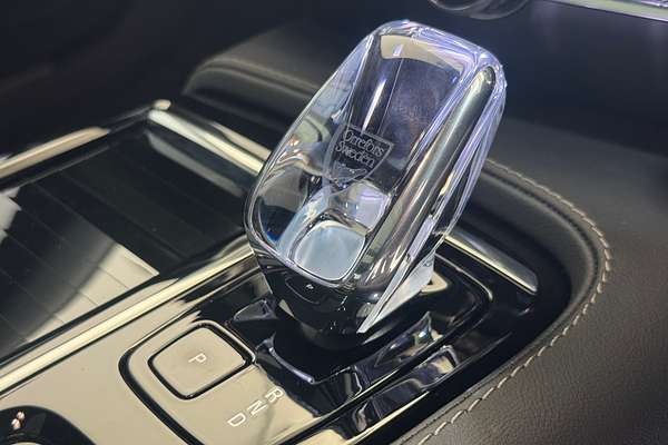2024 Volvo S60 Recharge T8 Black Edition