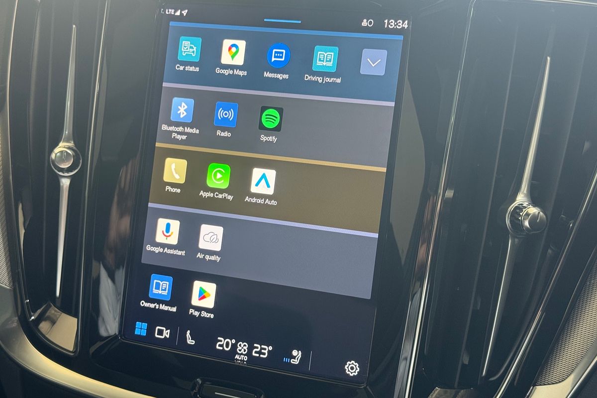 2024 Volvo S60 Recharge T8 Black Edition