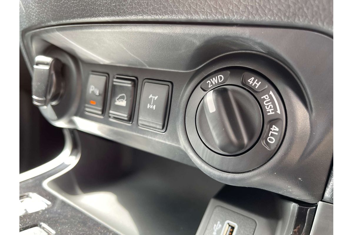 2025 Nissan Navara ST-X D23 4X4