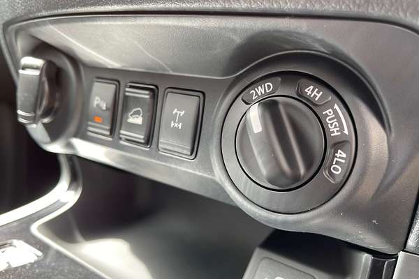 2025 Nissan Navara ST-X D23 4X4