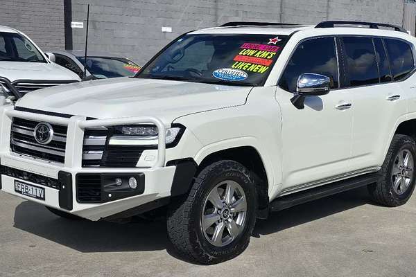 2022 Toyota Landcruiser Sahara FJA300R