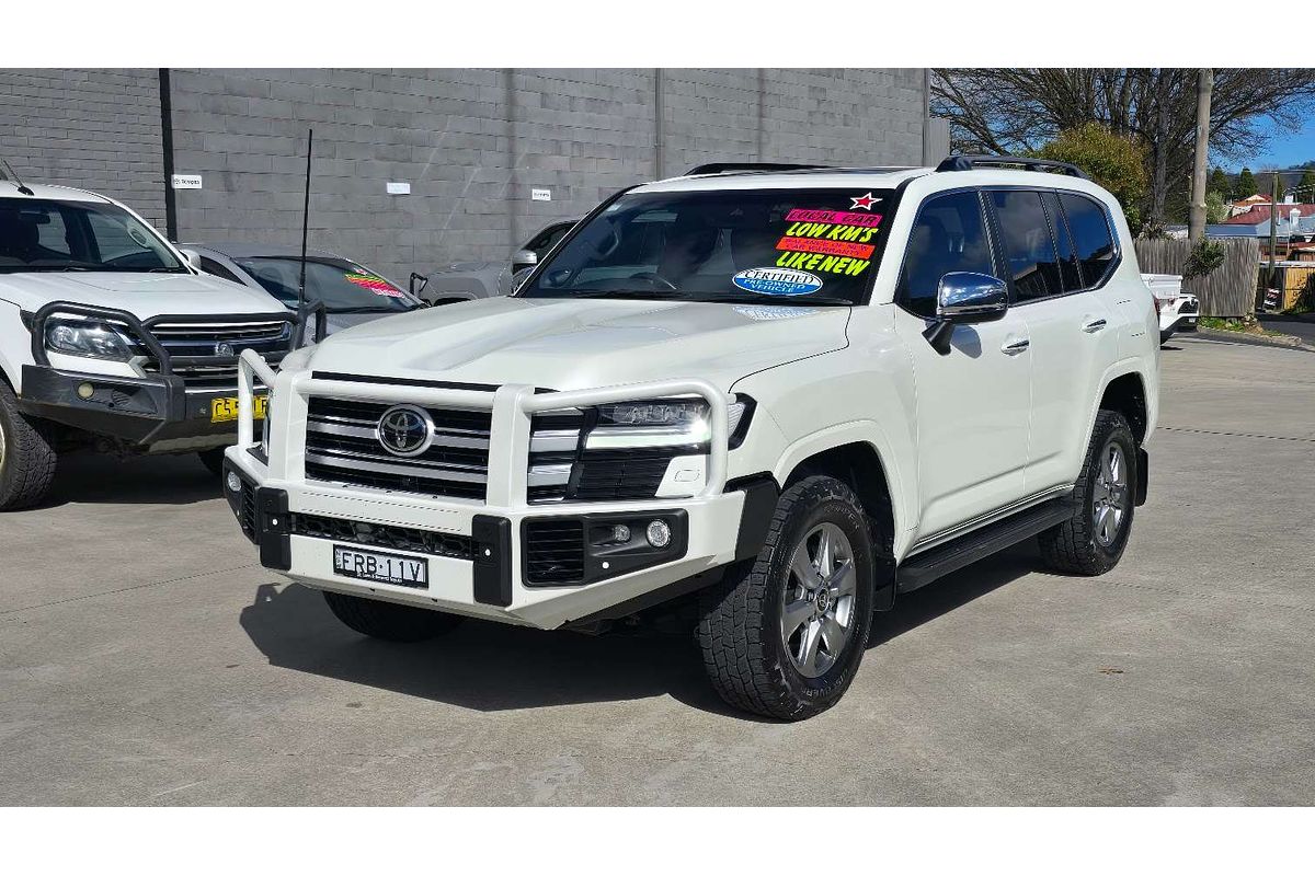 2022 Toyota Landcruiser Sahara FJA300R