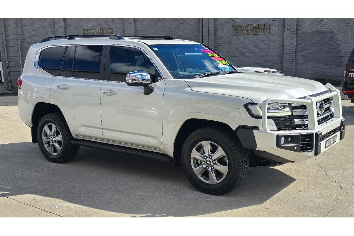 2022 Toyota Landcruiser Sahara FJA300R