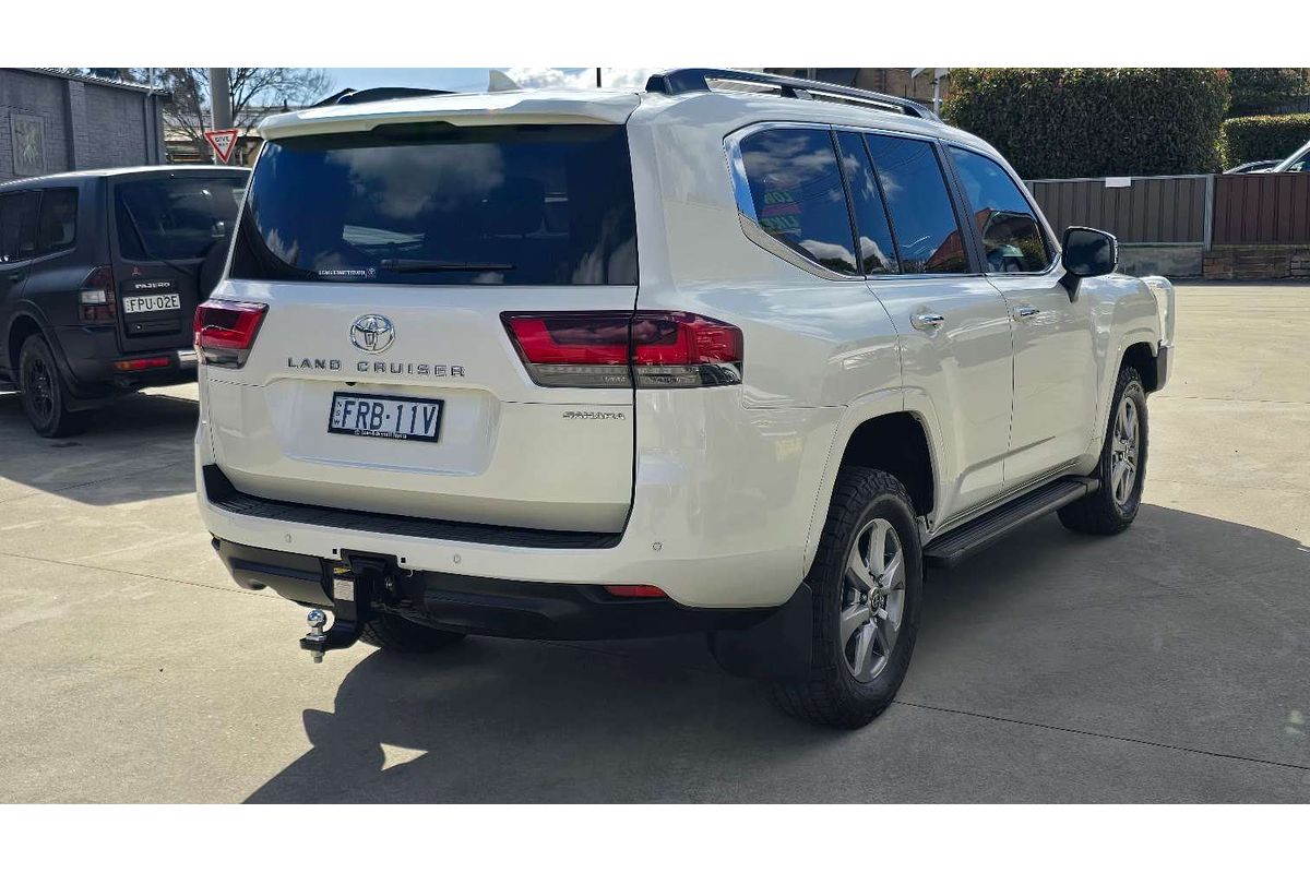 2022 Toyota Landcruiser Sahara FJA300R