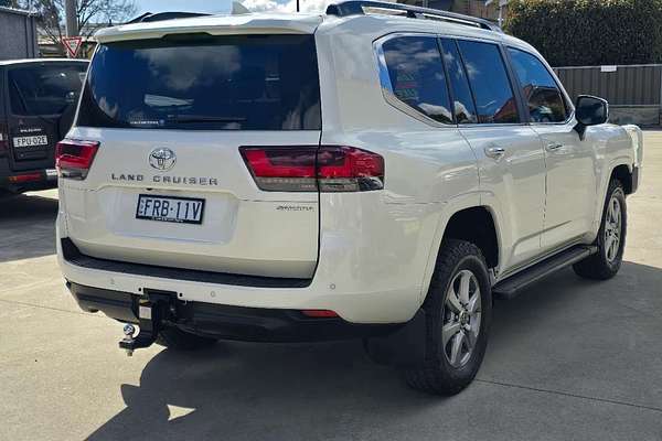2022 Toyota Landcruiser Sahara FJA300R