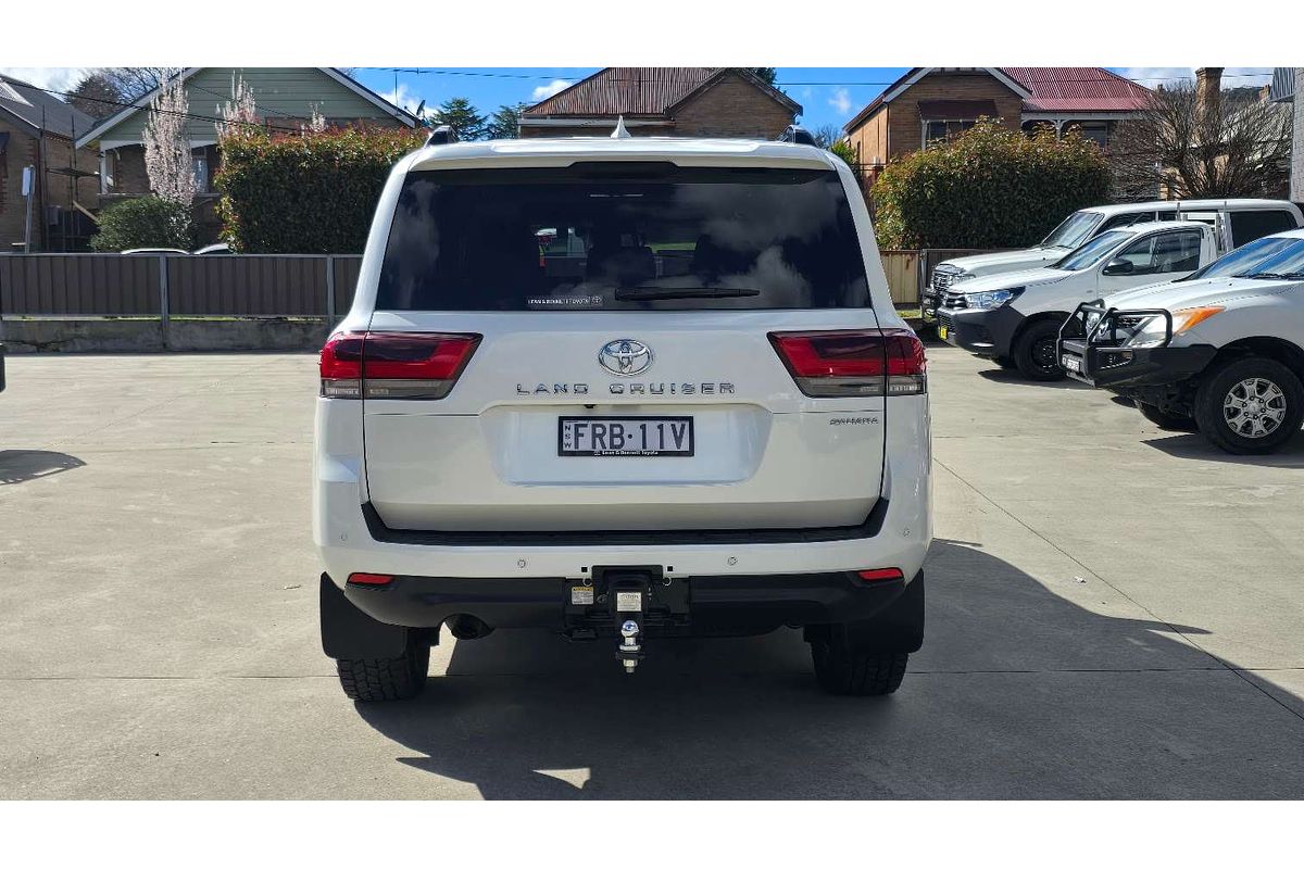 2022 Toyota Landcruiser Sahara FJA300R
