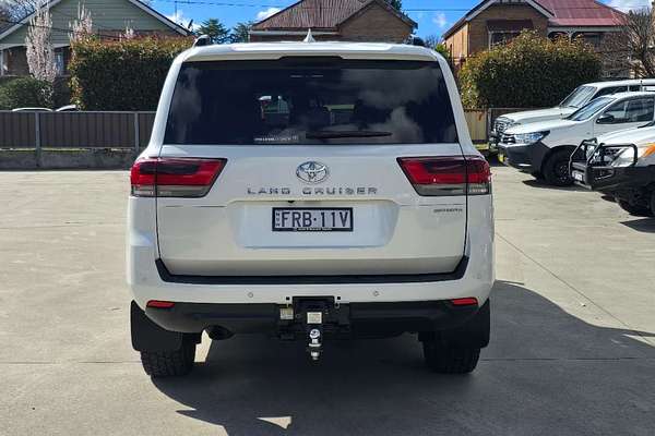 2022 Toyota Landcruiser Sahara FJA300R