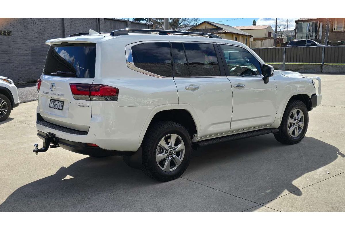 2022 Toyota Landcruiser Sahara FJA300R