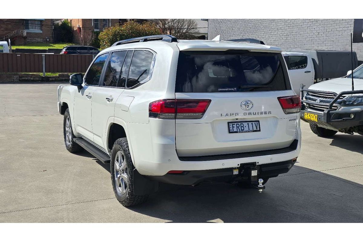 2022 Toyota Landcruiser Sahara FJA300R