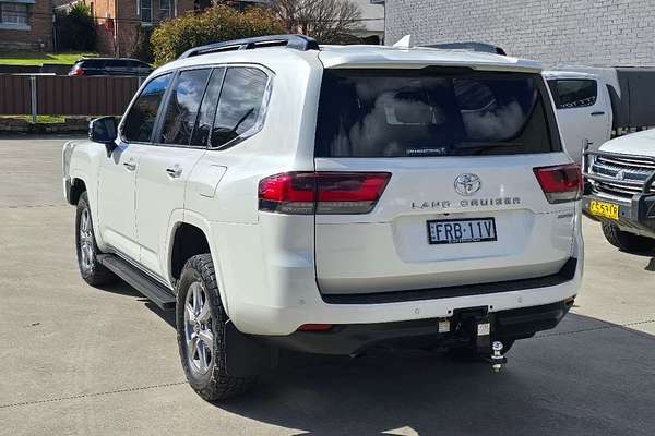 2022 Toyota Landcruiser Sahara FJA300R