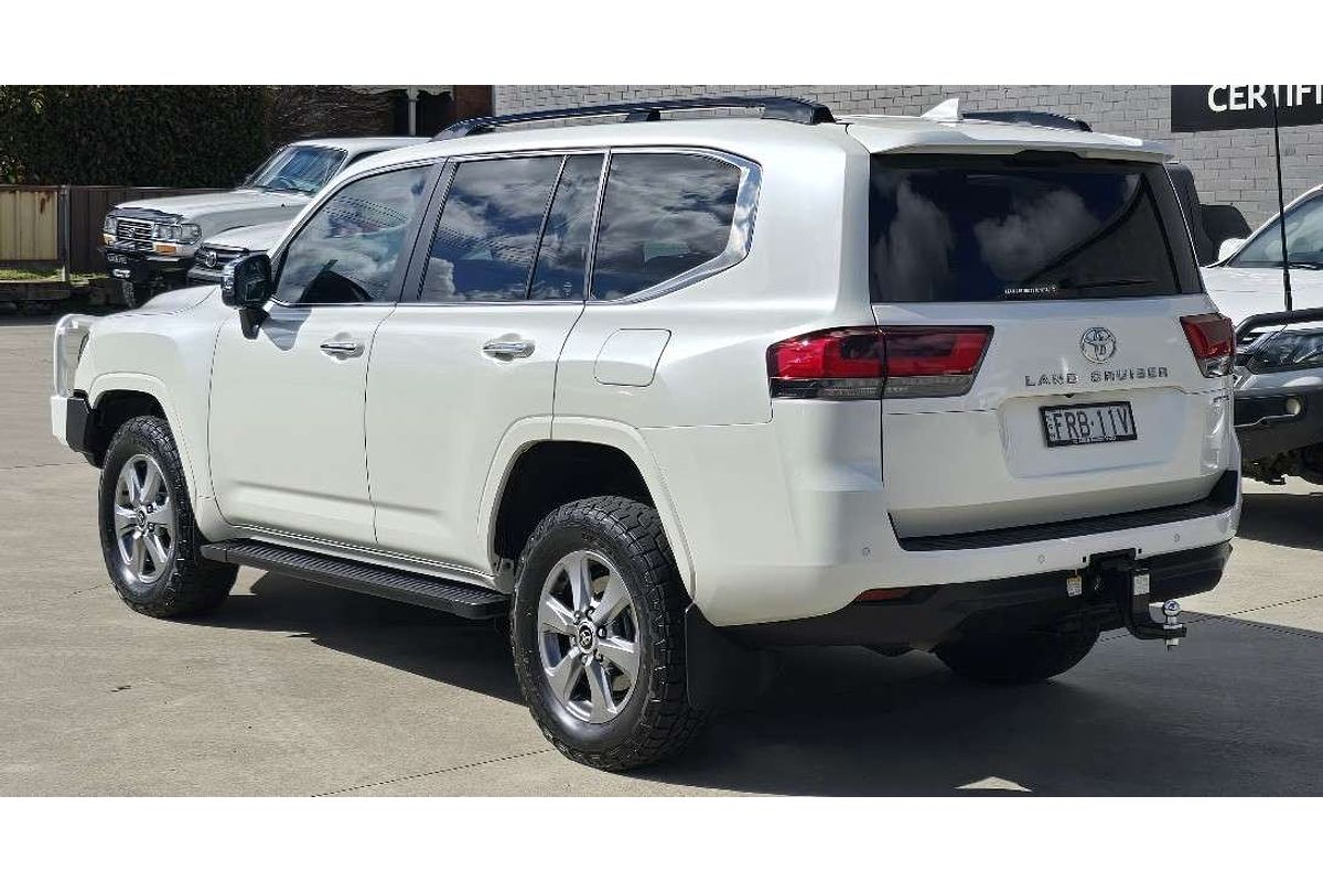2022 Toyota Landcruiser Sahara FJA300R