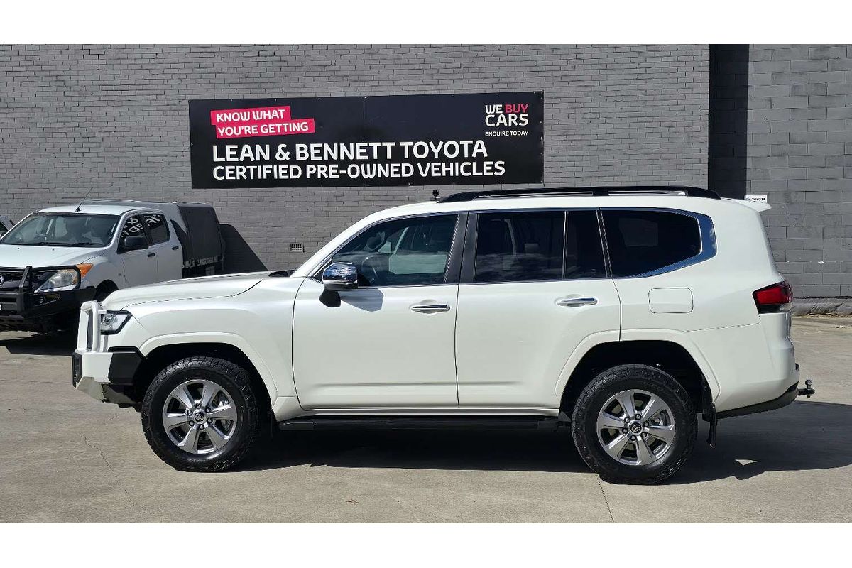 2022 Toyota Landcruiser Sahara FJA300R