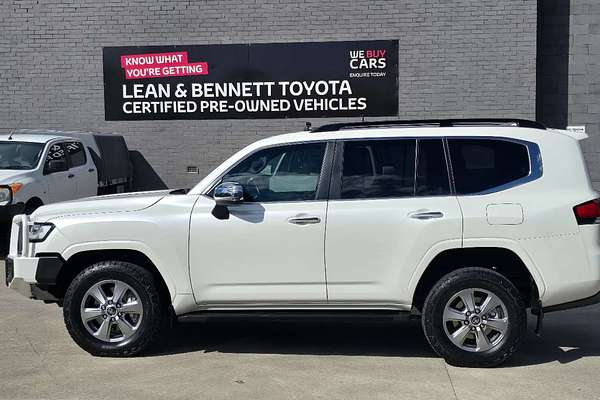 2022 Toyota Landcruiser Sahara FJA300R