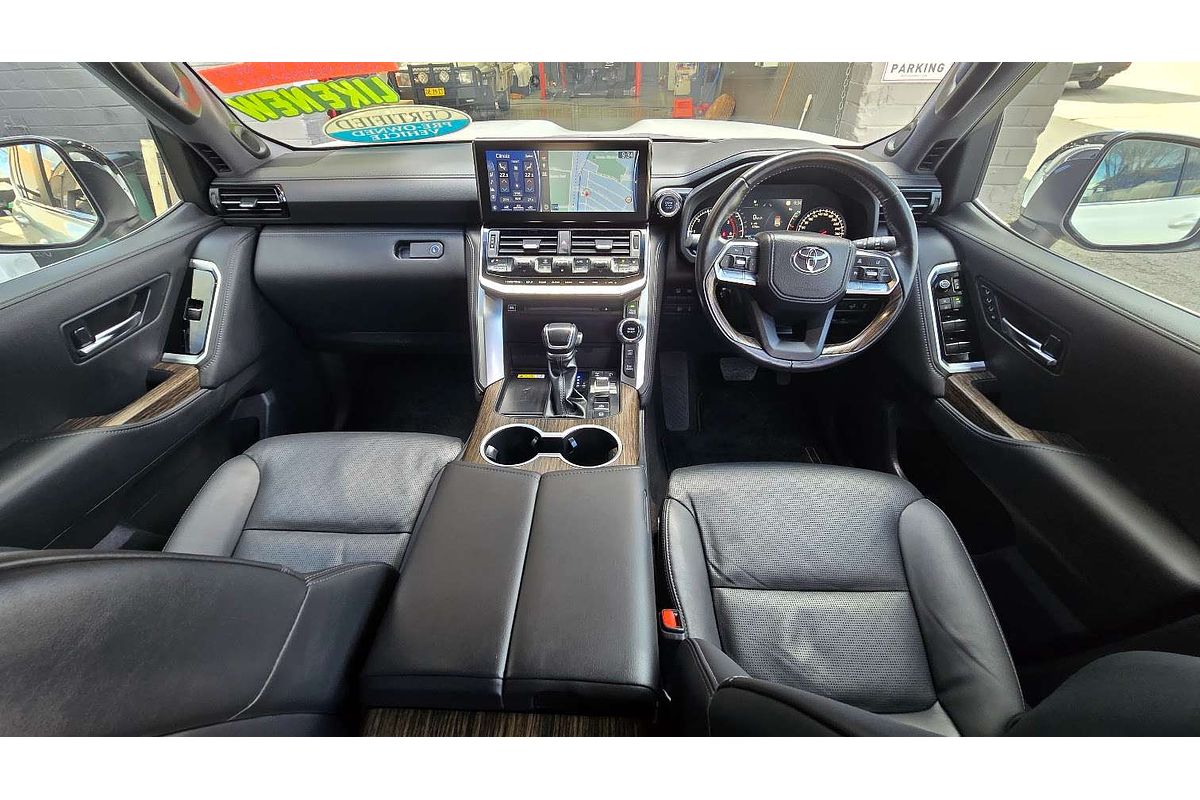 2022 Toyota Landcruiser Sahara FJA300R