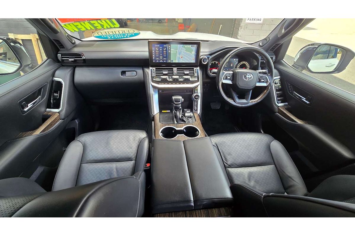 2022 Toyota Landcruiser Sahara FJA300R
