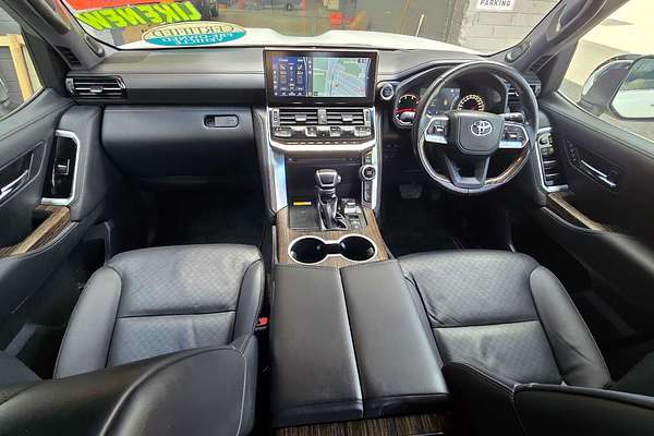 2022 Toyota Landcruiser Sahara FJA300R