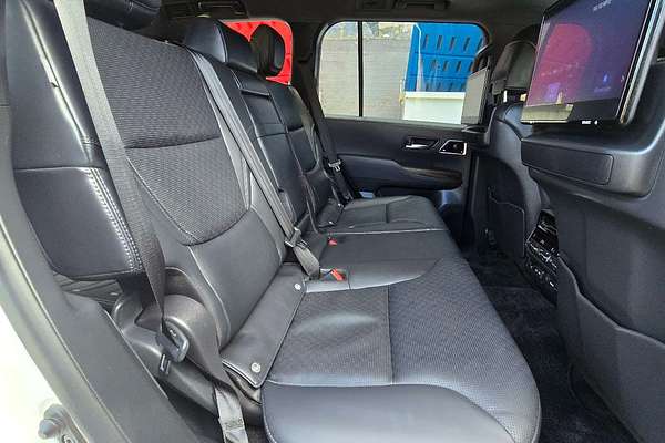2022 Toyota Landcruiser Sahara FJA300R
