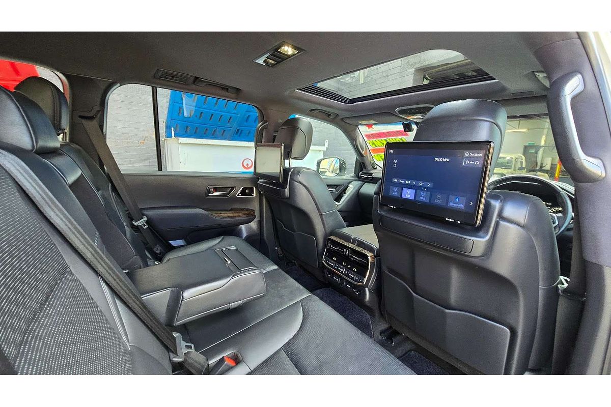 2022 Toyota Landcruiser Sahara FJA300R